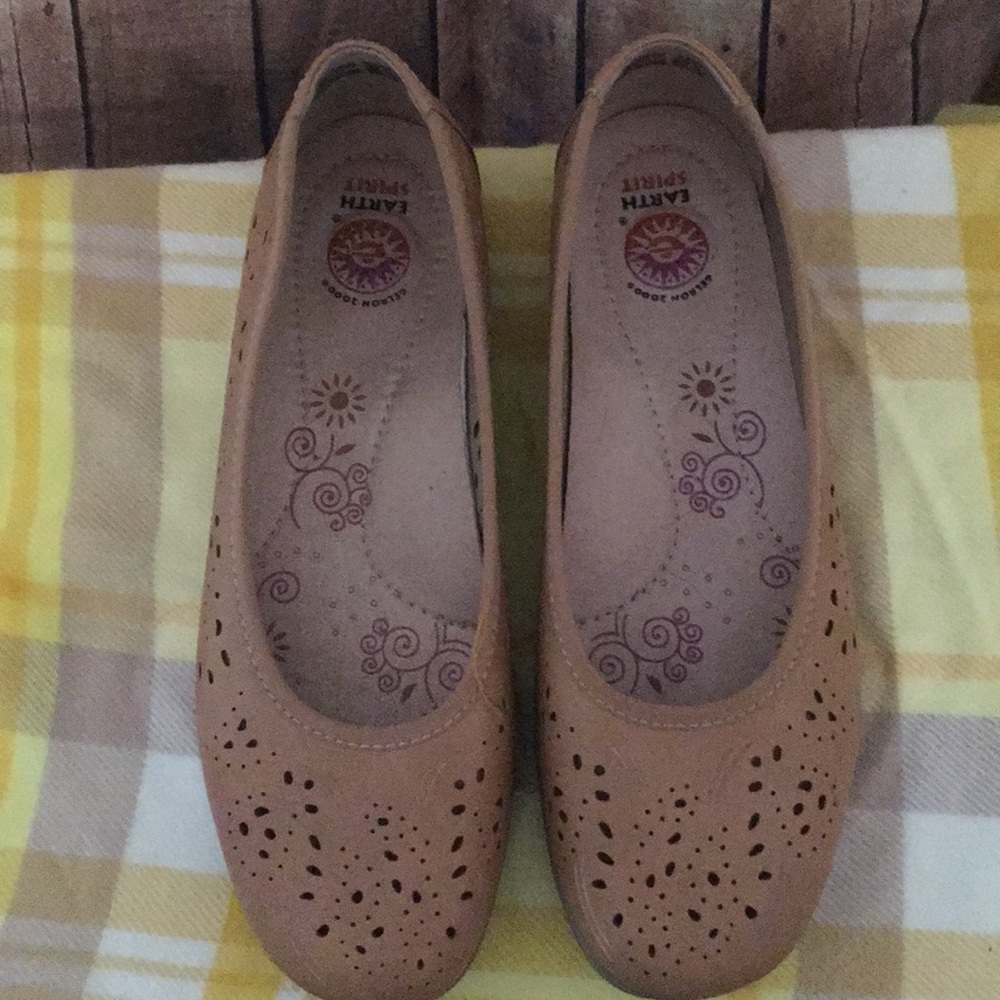 Earth Spirit tan flats